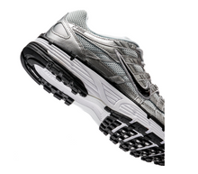 Lade das Bild in den Galerie-Viewer, NIKE WMNS P-6000 WHITE/BLACK-METALLIC-SILVER-PURE-PLATINUM
