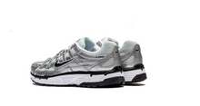 Lade das Bild in den Galerie-Viewer, NIKE WMNS P-6000 WHITE/BLACK-METALLIC-SILVER-PURE-PLATINUM
